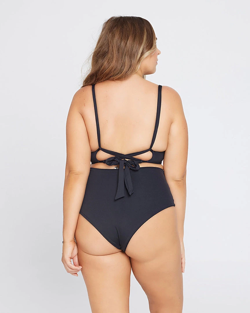 LSPACE L*SPACE <BR> Camellia Solid Underwire Top <br><small><i> (More Colors Available) </small></i> 6 LSPACE L*SPACE Camellia Solid Underwire Top (More Colors Available)