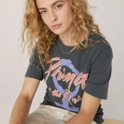 TOPS DAYDREAMER Prince Love Symbol Weekend Tee