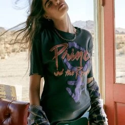TOPS DAYDREAMER Prince Love Symbol Weekend Tee