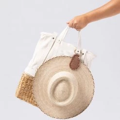 LSPACE L*SPACE POP-UP SHOP L*SPACE X LINDSAY ALBANESE TOPTOTE Hat Clip (More Colors Available)