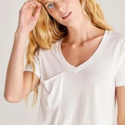 TOPS Z SUPPLY The Classic Skimmer Crop Pocket Tee